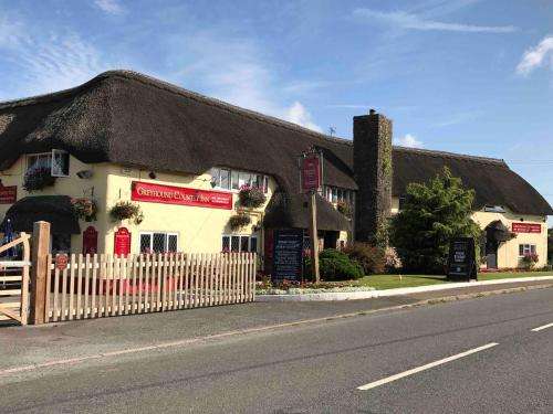 www.greyhoundcountryinn.co.uk