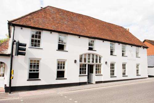 www.whitehartoverton.co.uk