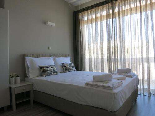 www.pantheonapts.gr