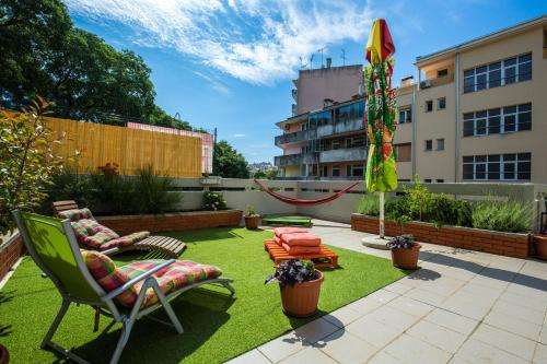 www.crazyhousehostel.com