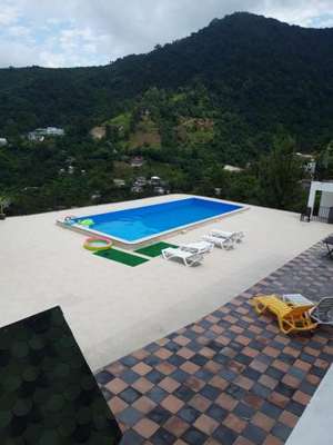 www.hotelkvari.com
