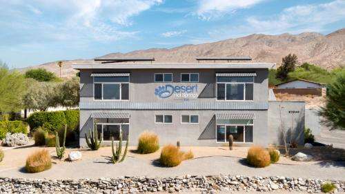 www.deserthotspringsinn.com