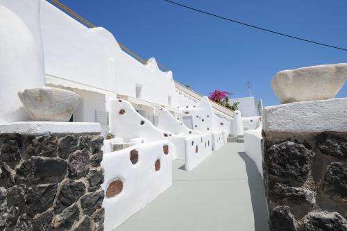 www.maniasfiraresidences.com