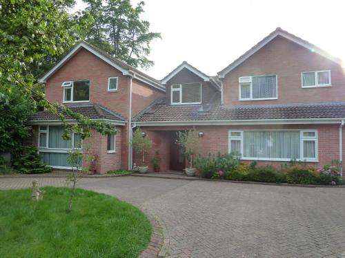 www.cameronhouseuk.com