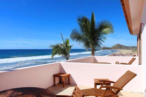 www.cerritosbeachinn.com