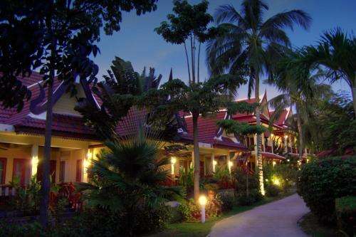 www.palm-village.com