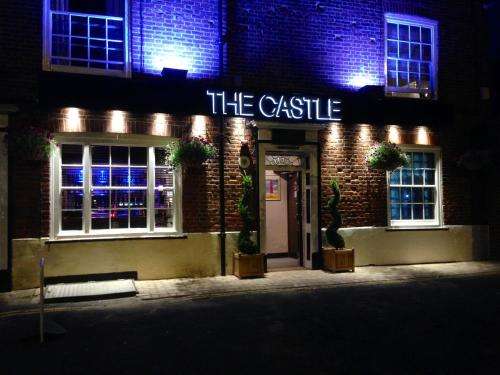 www.thecastle-pub.com