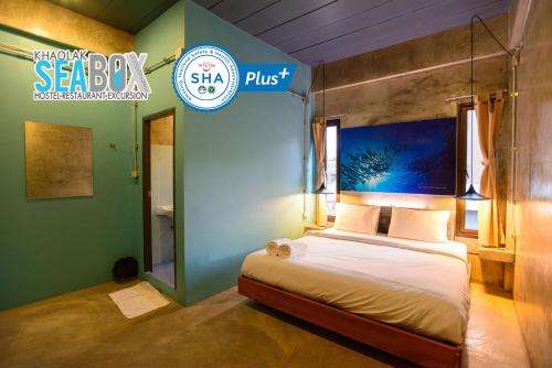 www.seaboxhostel.com