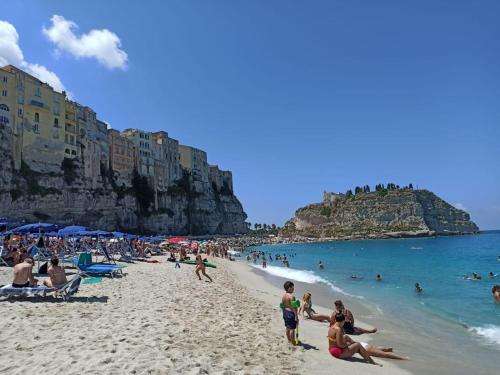 www.leroccetteclubtropea.com