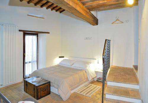 www.agriturismolapeonia.it