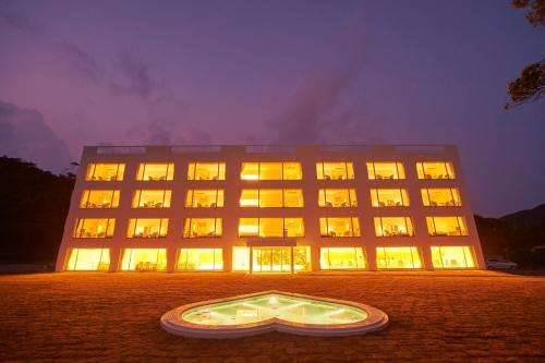 www.hotelthescene.com