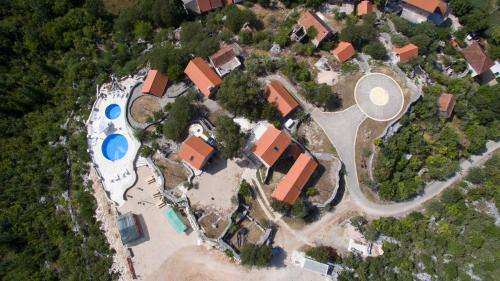 www.hotelprvan.hr