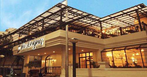 www.tambayanhostel.com