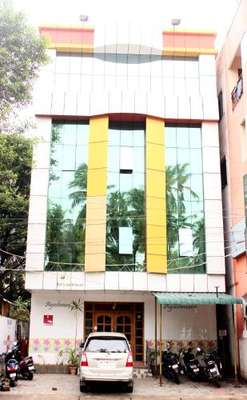 www.hotelayushman.com