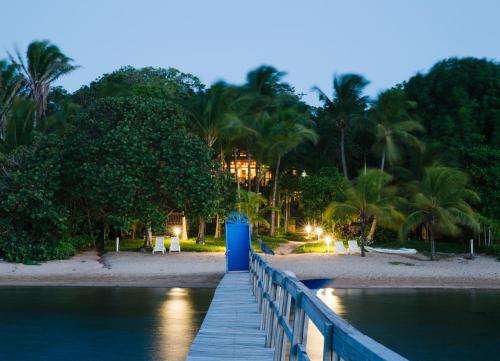 www.puertaazulroatan.com