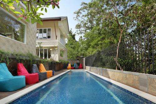 www.askaracanggutownhouse.com