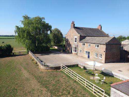 www.burtongrangefarmhouse.com