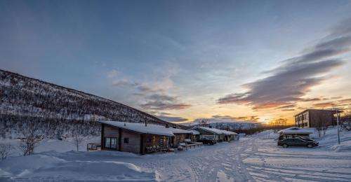 www.holidayvillagevalle.fi