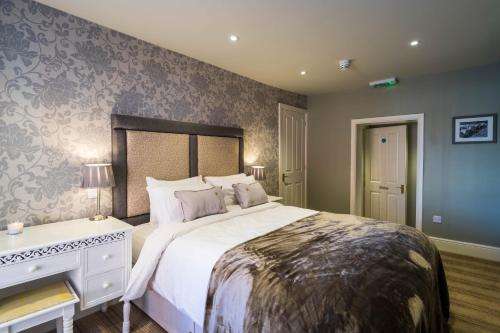 www.greyhoundinnwilton.com