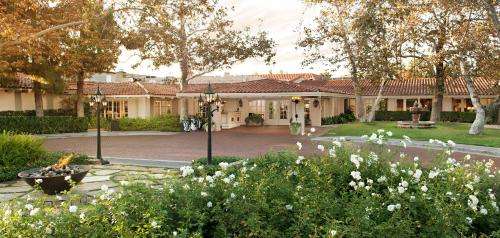 www.ranchobernardoinn.com