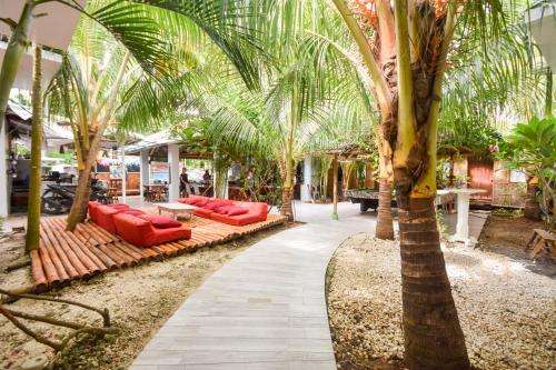 www.boracaybackpackers.com
