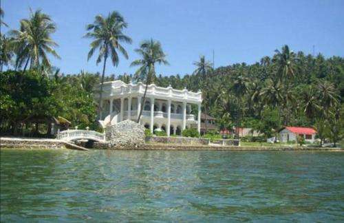 www.bluecrystalbeachresort.com