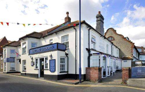 www.thetwolifeboatssheringham.com