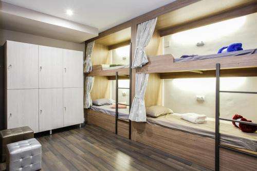 www.barcelonaandyou.com