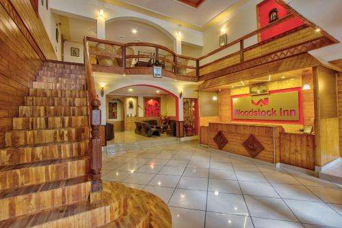 www.hotelwoodstockinn.com