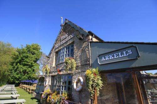www.riverside-lechlade.com
