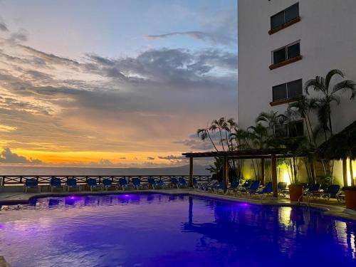 www.costasurpuertovallarta.com