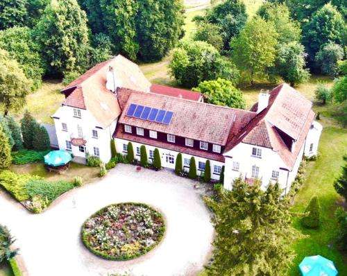 www.palac-wojciechy.pl