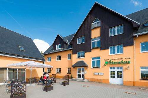 www.hotel-ahornberg.de