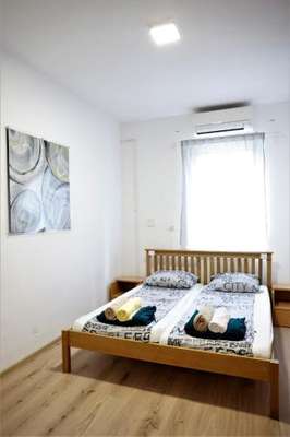 www.hostelsoline.si