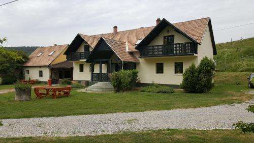 www.westernlovastanya.hu