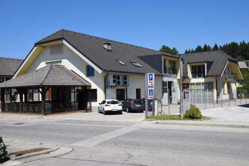 www.hostel-novak.si
