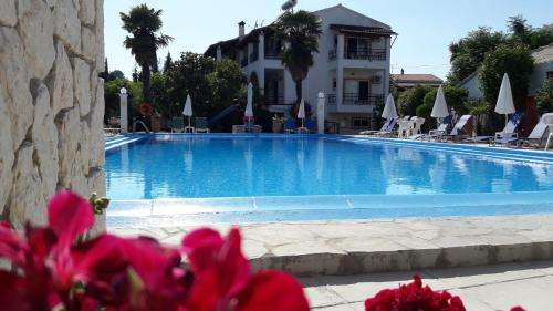 www.angela-corfuhotel.com