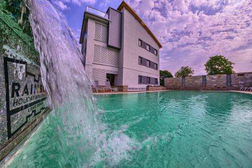 www.rainbowlakecomo.apartments