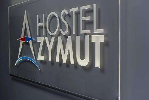 www.hostelazymut.pl