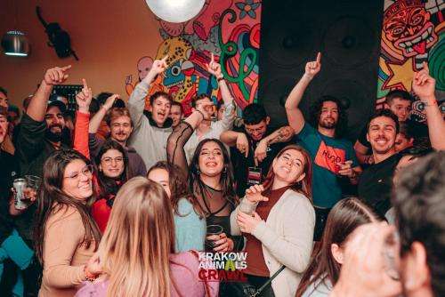 www.letsrockhostel.com