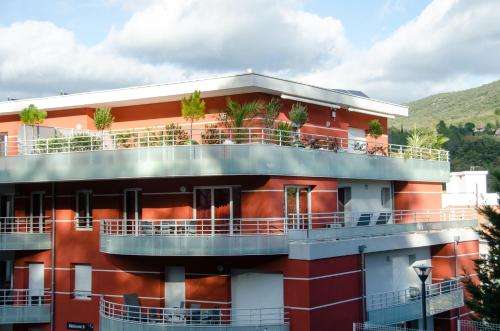 www.les-bains-de-lamalou.com