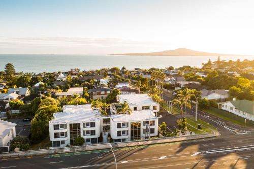 www.carnmorehoteltakapuna.co.nz