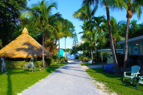 www.sunsetcovebeachresort.com