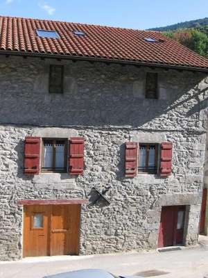 www.casarurallarraenea.com