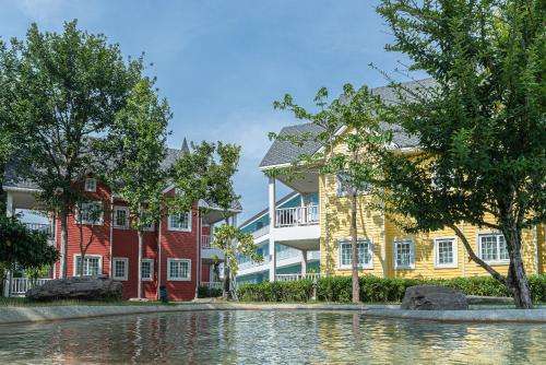 www.peggyscoveresort.com
