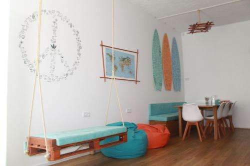 www.dourosurfhostel.com