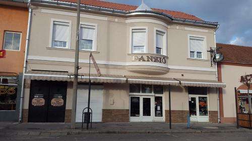 www.panziokorona.hu