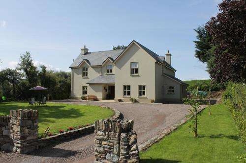 www.thetwelveoaks.ie