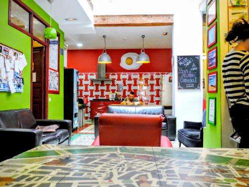 www.homehostelsvalencia.com