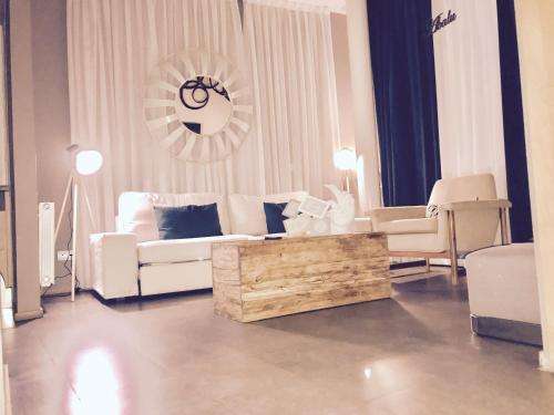www.absuitesmadrid.com
